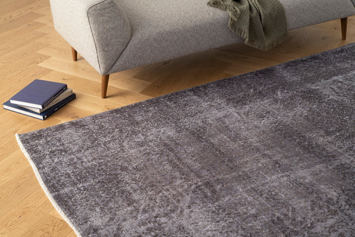 Vintage Distressed Rug Suniti