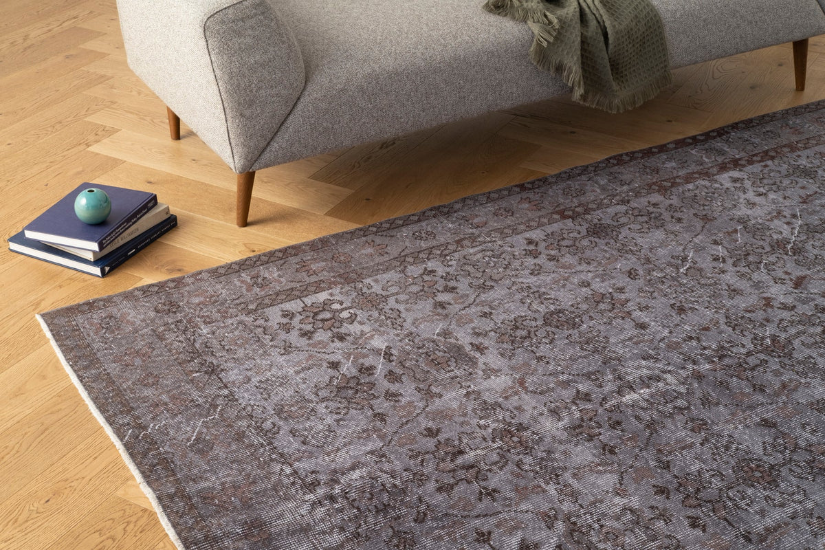 Vintage Distressed Rug Aliyya