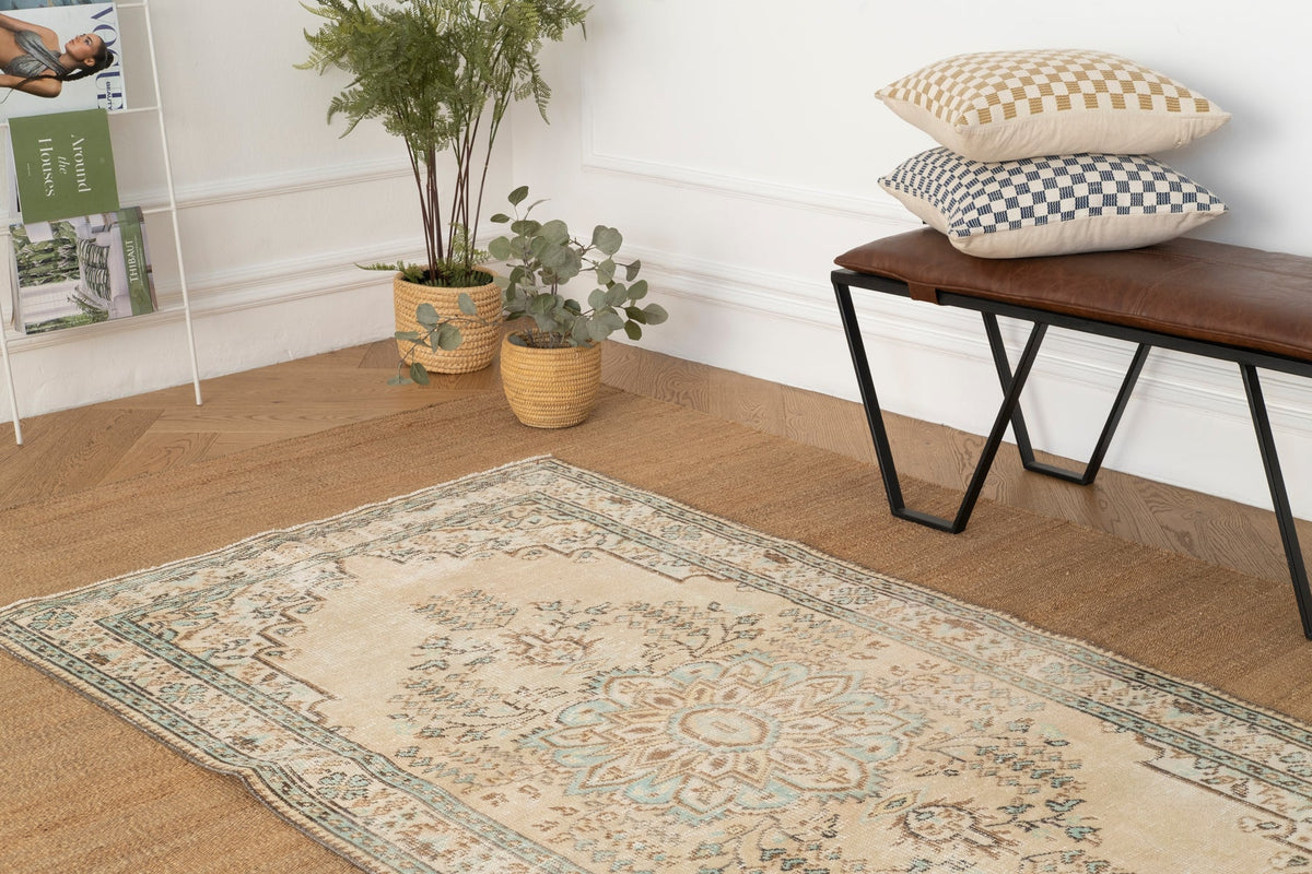 Vintage Distressed Rug Yuna