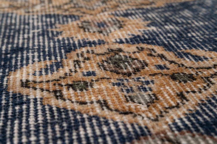 Vintage Distressed Rug Sirke