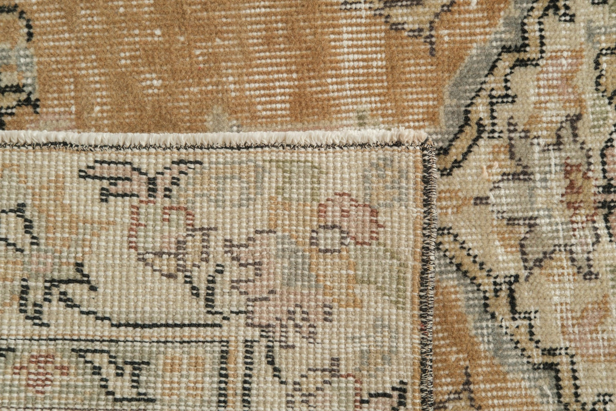 Vintage Distressed Rug Hendrick