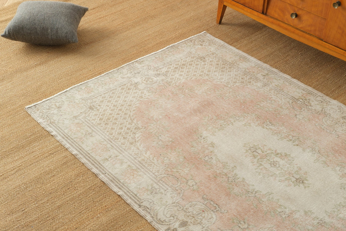 Vintage Distressed Rug Levke