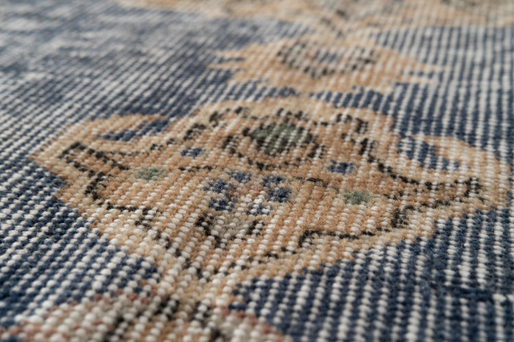 Vintage Distressed Rug Hemke