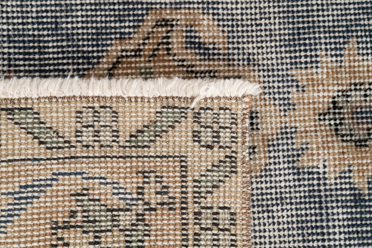 Vintage Distressed Rug Hemke