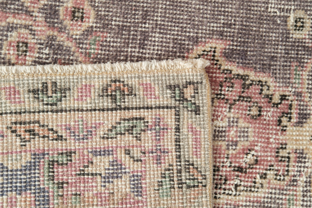 Vintage Distressed Rug Regiena
