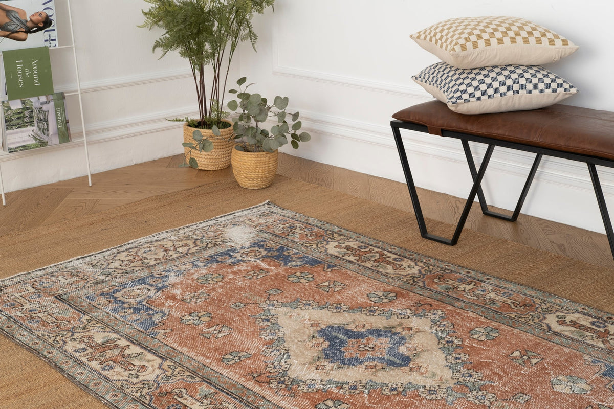Vintage Distressed Rug Oddvar