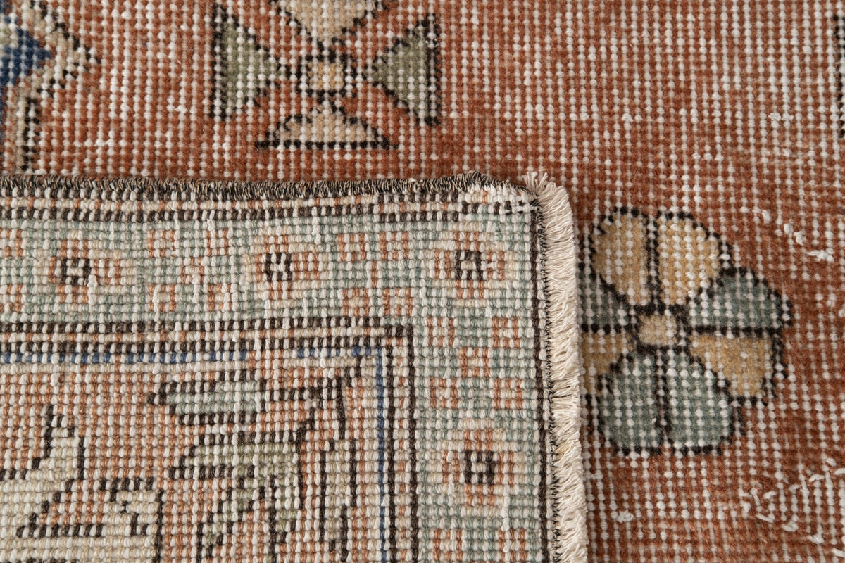 Vintage Distressed Rug Oddvar
