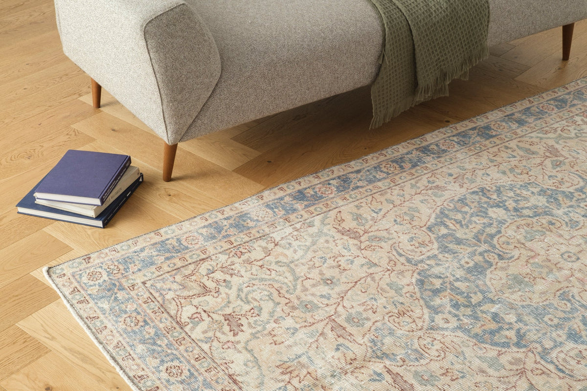 Vintage Distressed Rug Weine