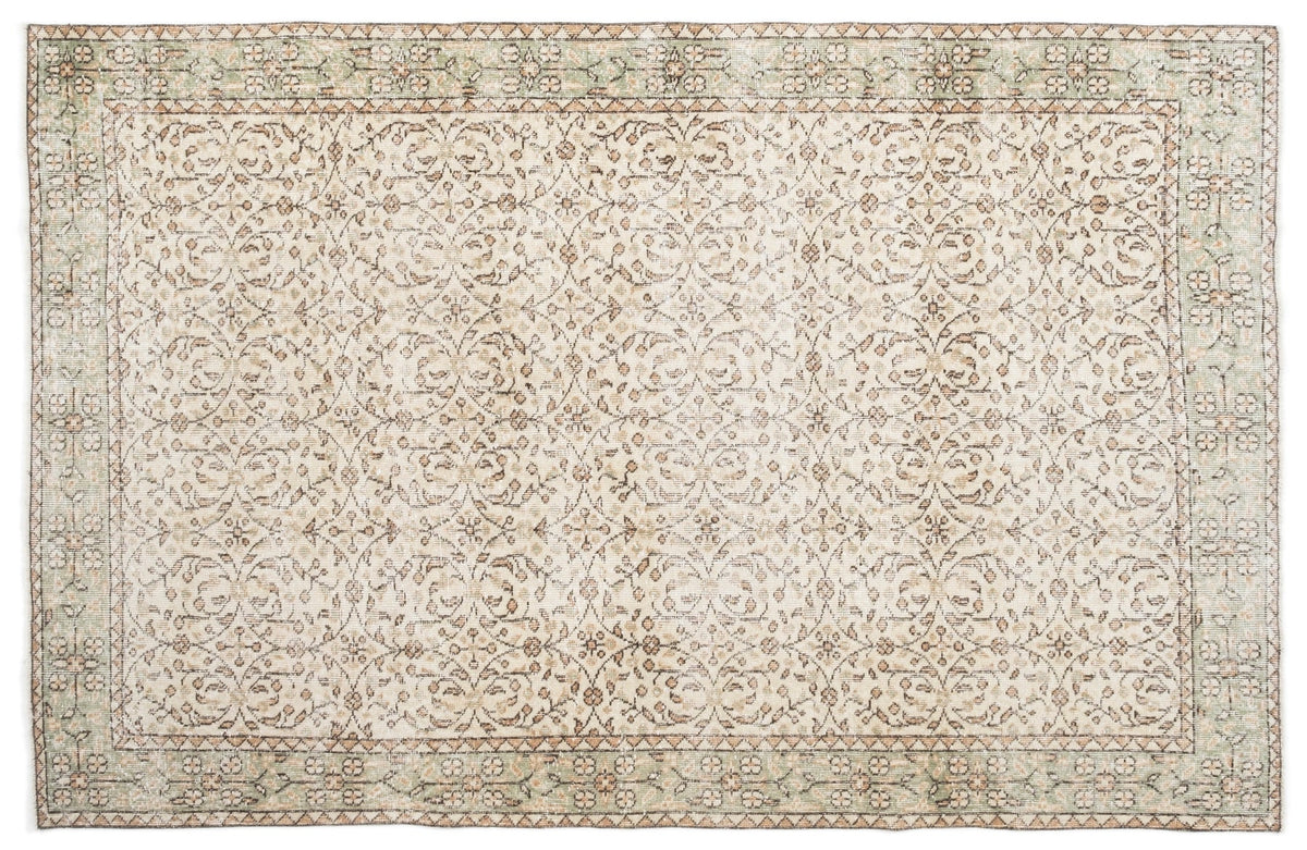 Vintage Distressed Rug Brilae