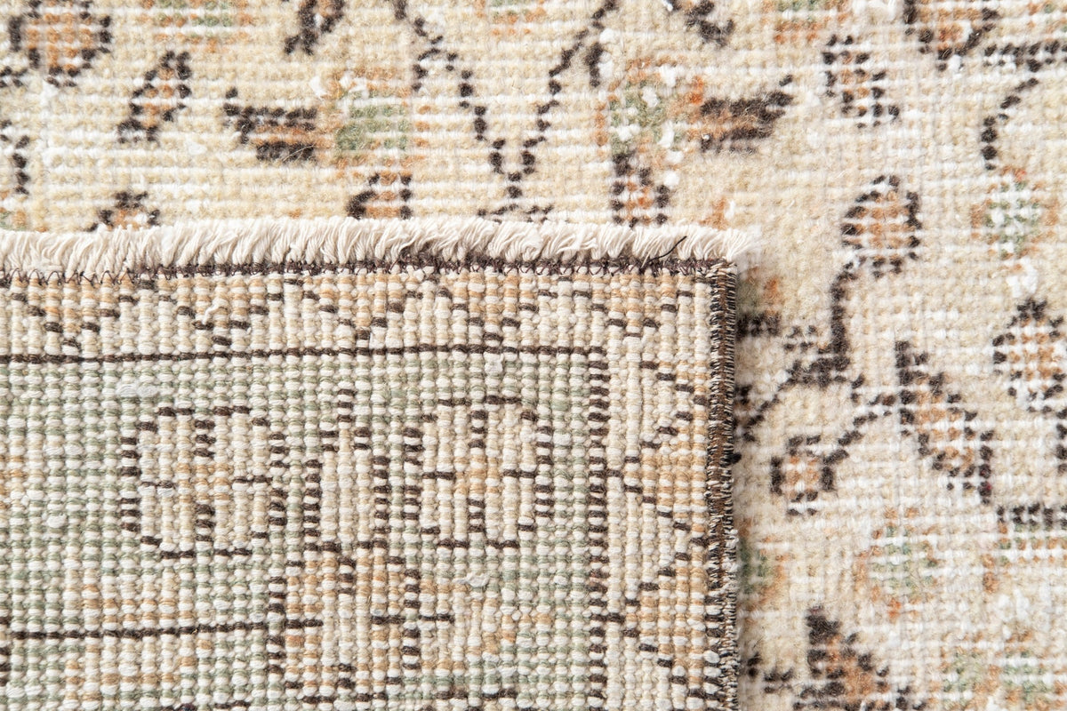 Vintage Distressed Rug Brilae