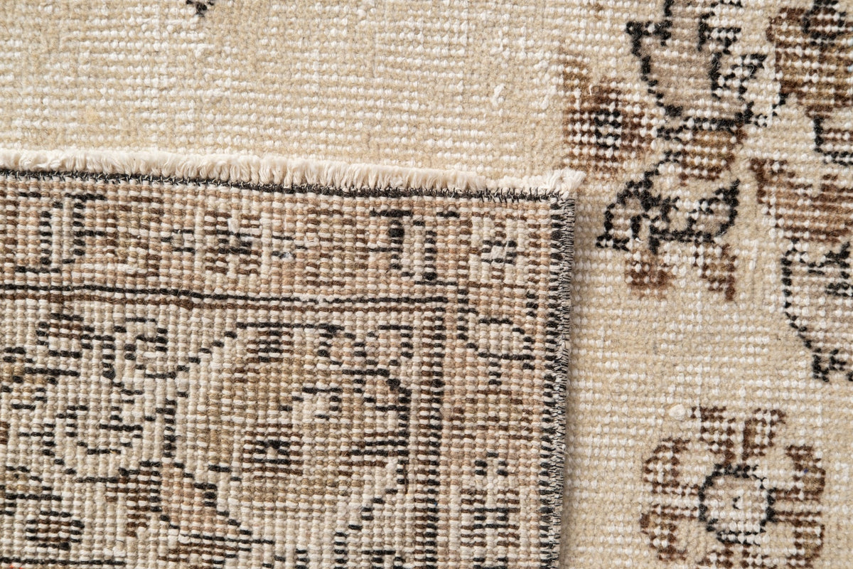 Vintage Distressed Rug Cynthos