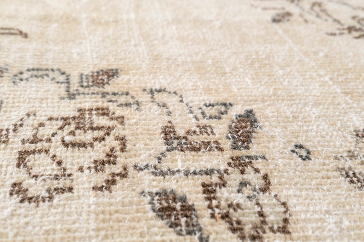 Vintage Distressed Rug Nythorion