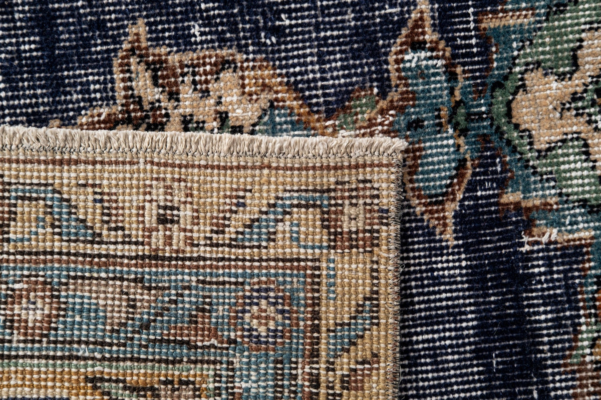 Vintage Distressed Rug Nyloris