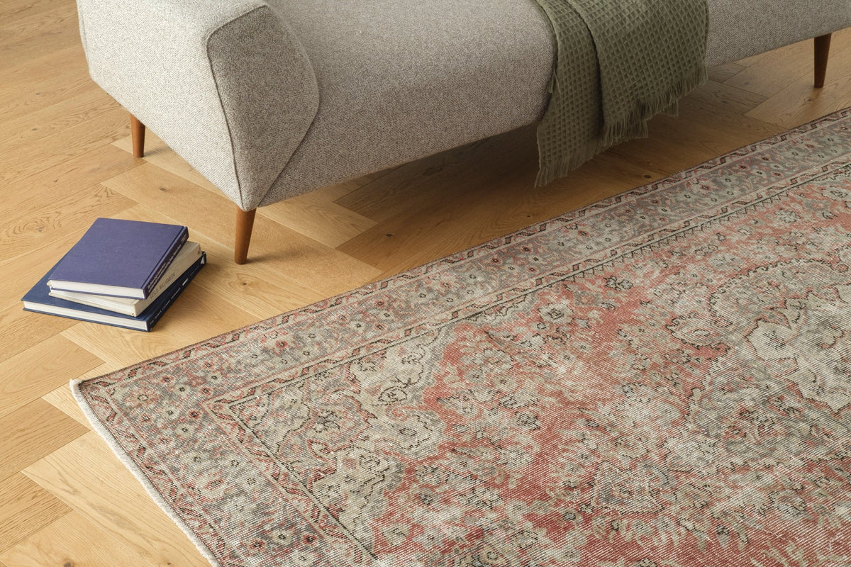 Vintage Distressed Rug Urka