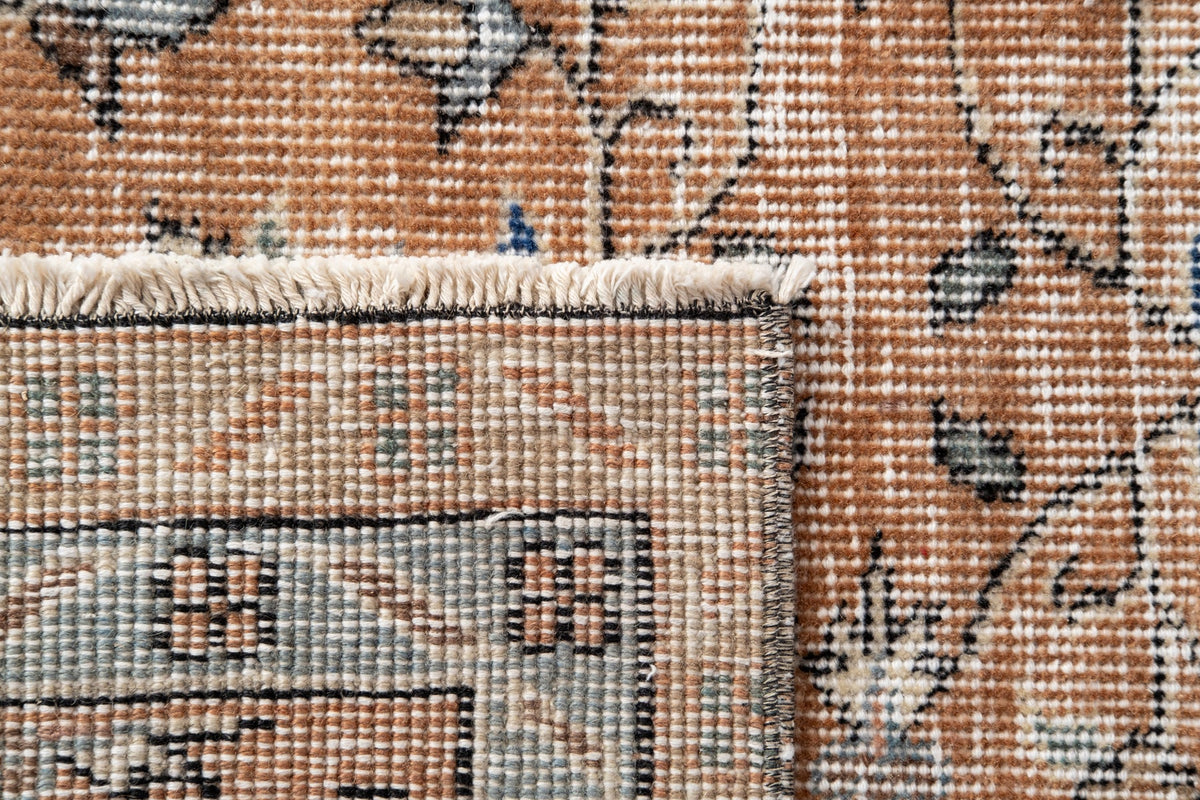 Vintage Distressed Rug Nirita
