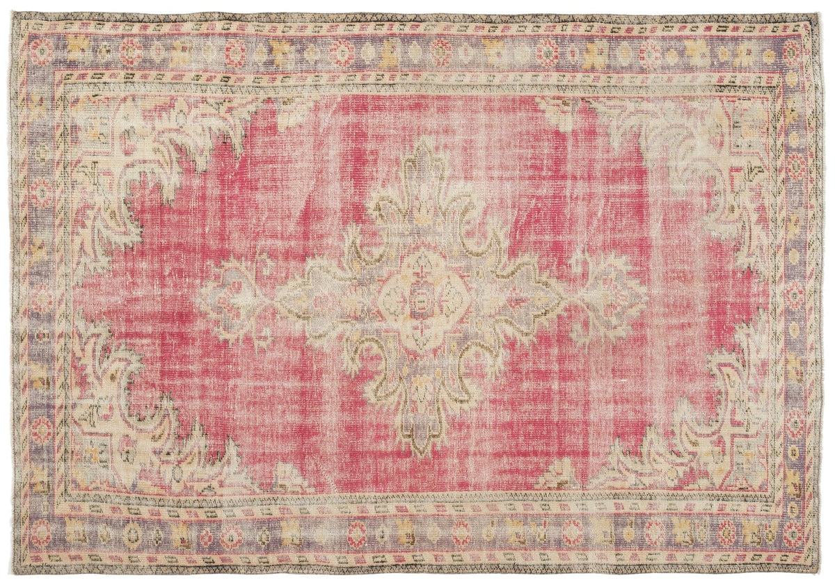 Vintage Distressed Rug Curd