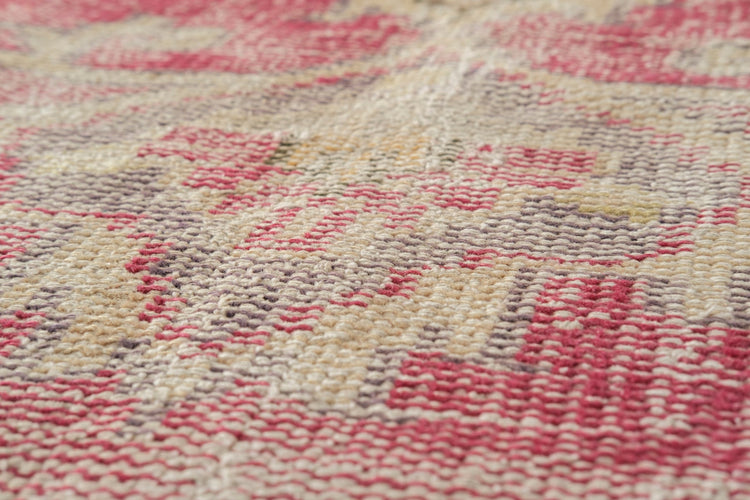 Vintage Distressed Rug Curd