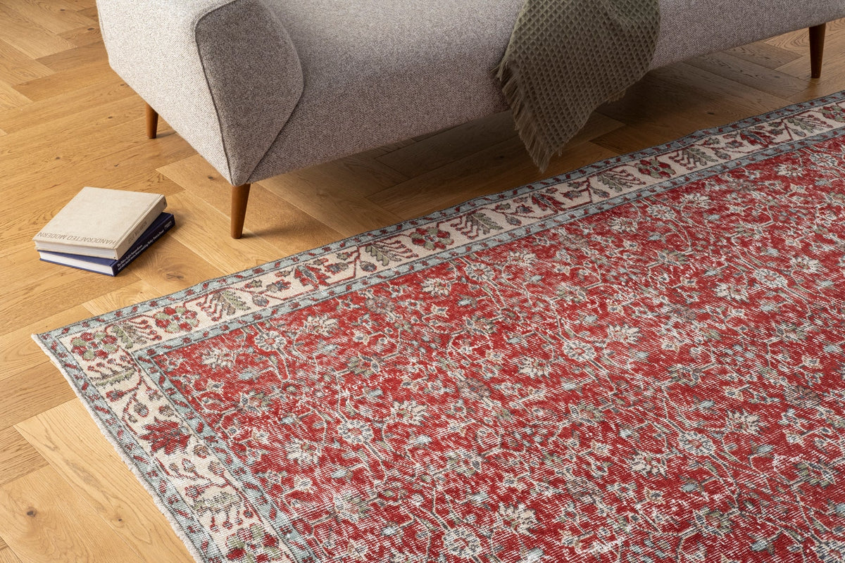 Vintage Distressed Rug Girae