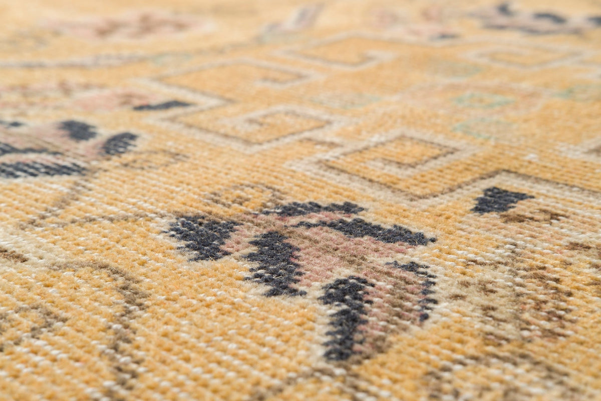 Vintage Distressed Rug Serenella