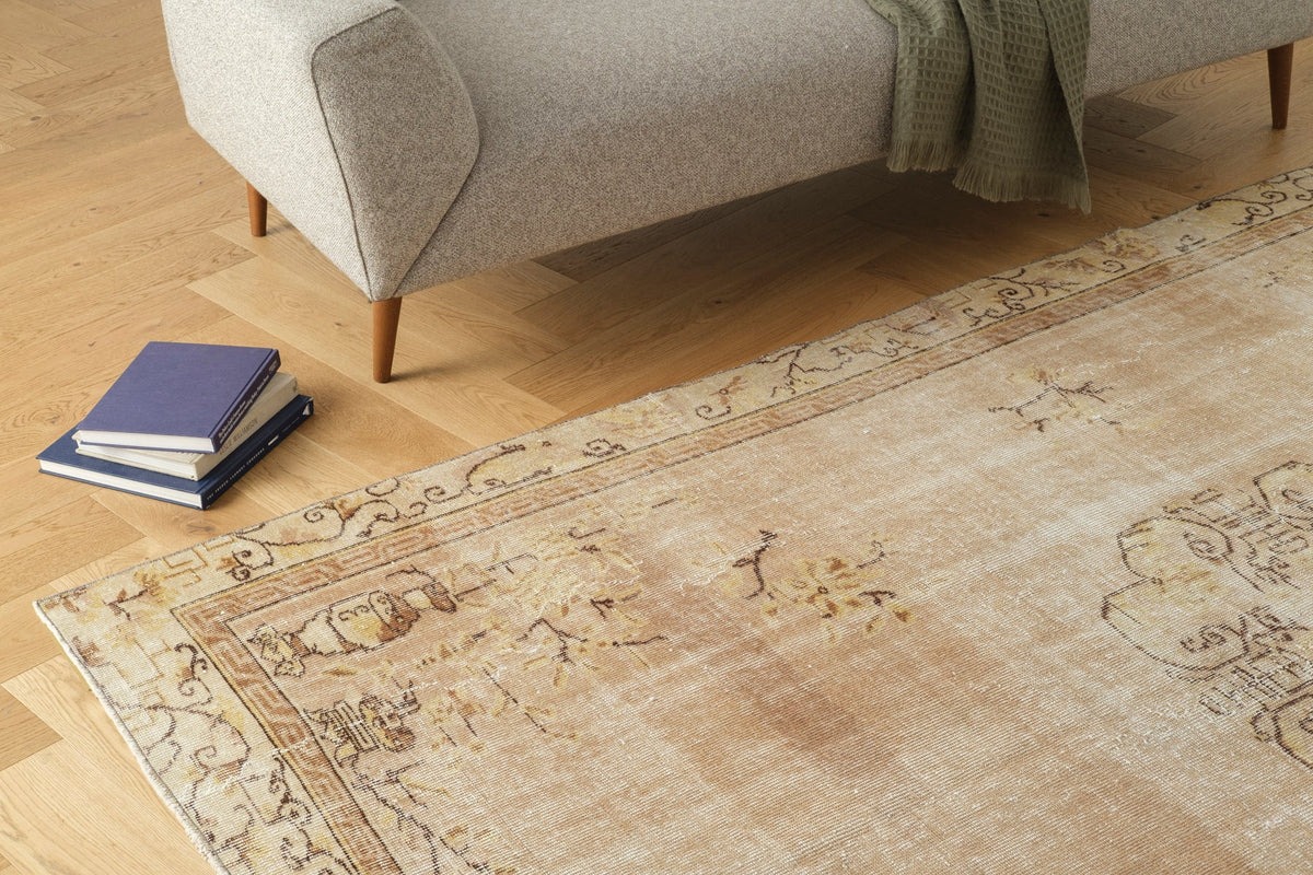 Vintage Distressed Rug Daler