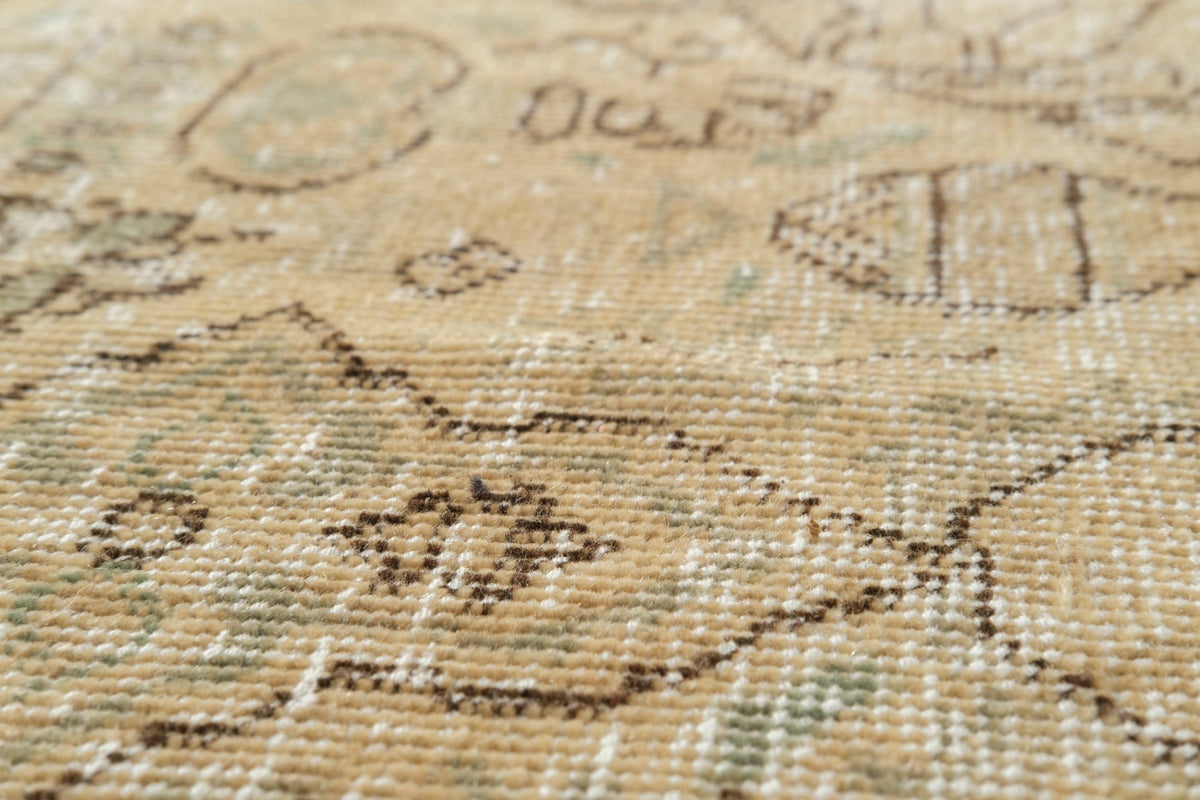 Vintage Distressed Rug Humam