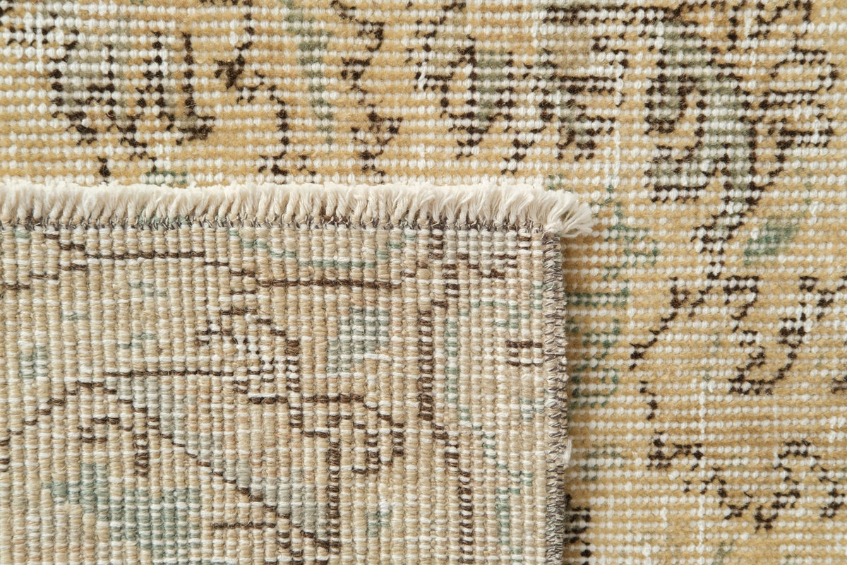 Vintage Distressed Rug Humam