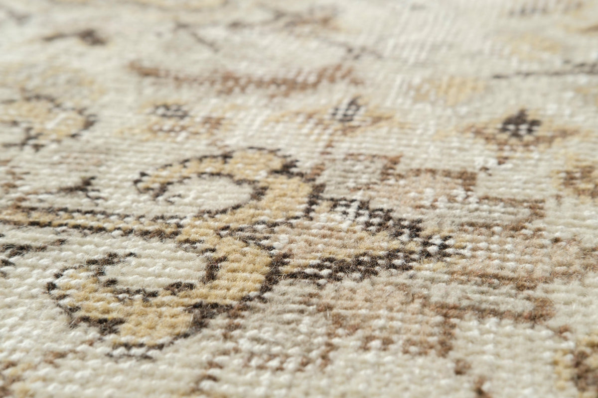 Vintage Distressed Rug Reut