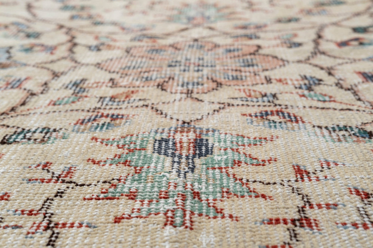 Vintage Distressed Rug Mirlane