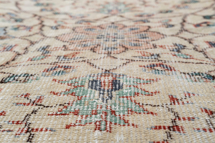 Vintage Distressed Rug Mirlane