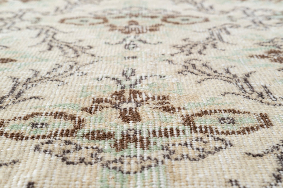 Vintage Distressed Rug Zylirae