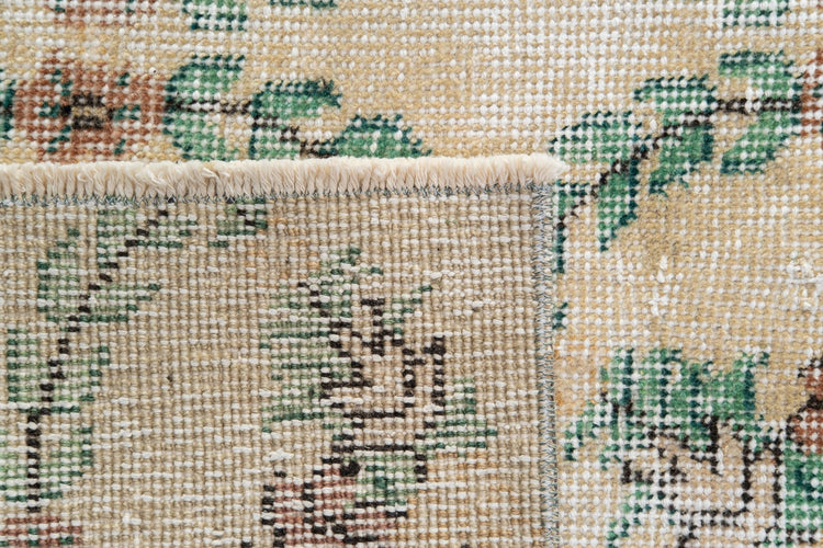 Vintage Distressed Rug Celyrin