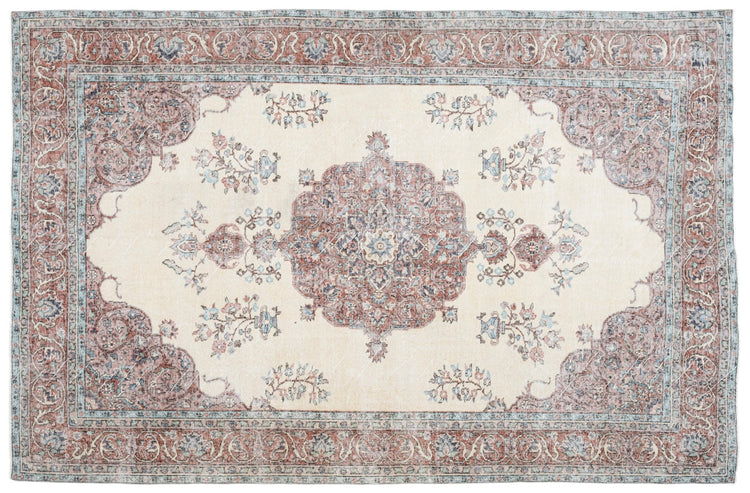 Vintage Distressed Rug Tynirae
