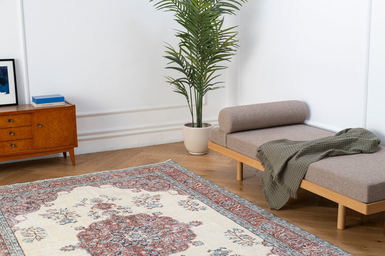 Vintage Distressed Rug Tynirae