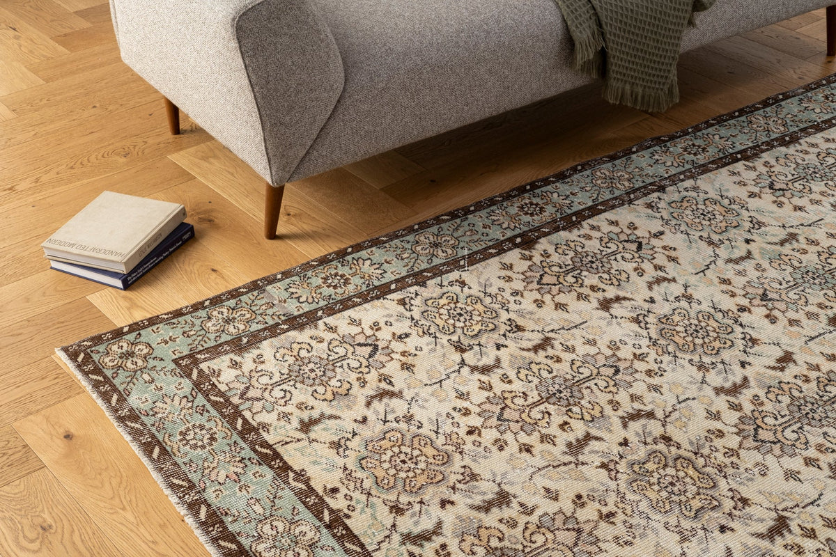Vintage Distressed Rug Tavryn