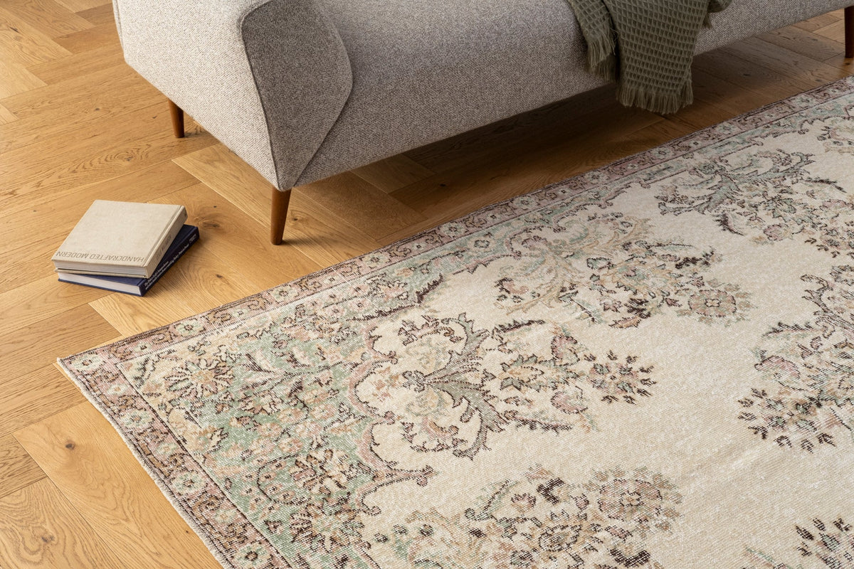 Vintage Distressed Rug Elyona