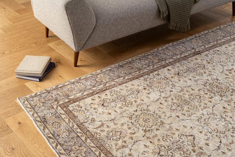 Vintage Distressed Rug Lorbia