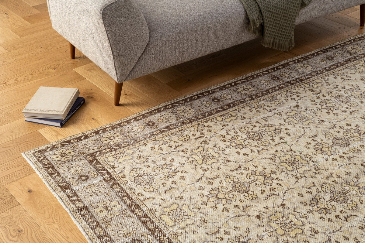 Vintage Distressed Rug Arvenor