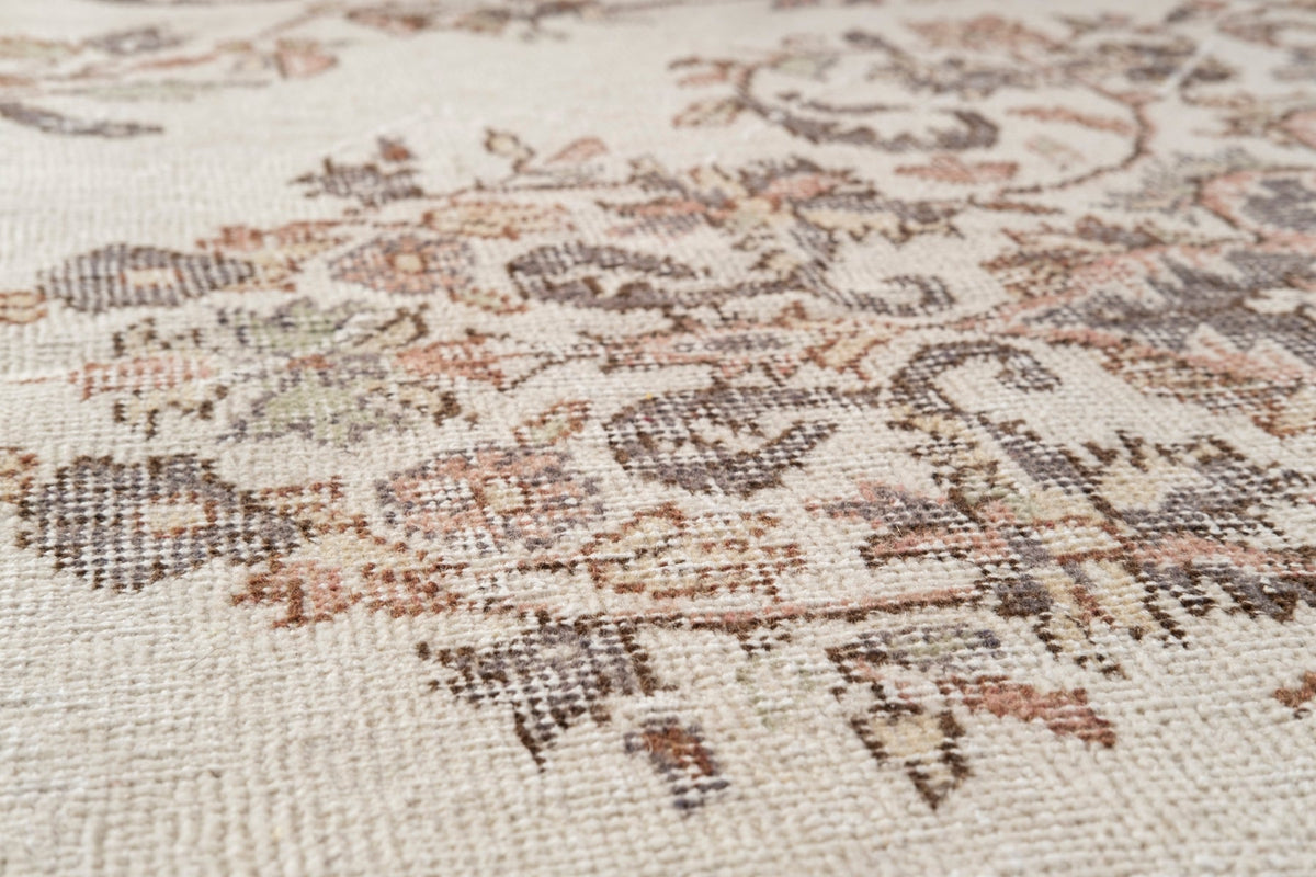 Vintage Distressed Rug Valrois