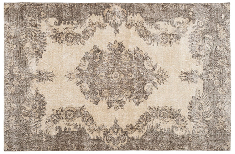 Vintage Distressed Rug Karvia