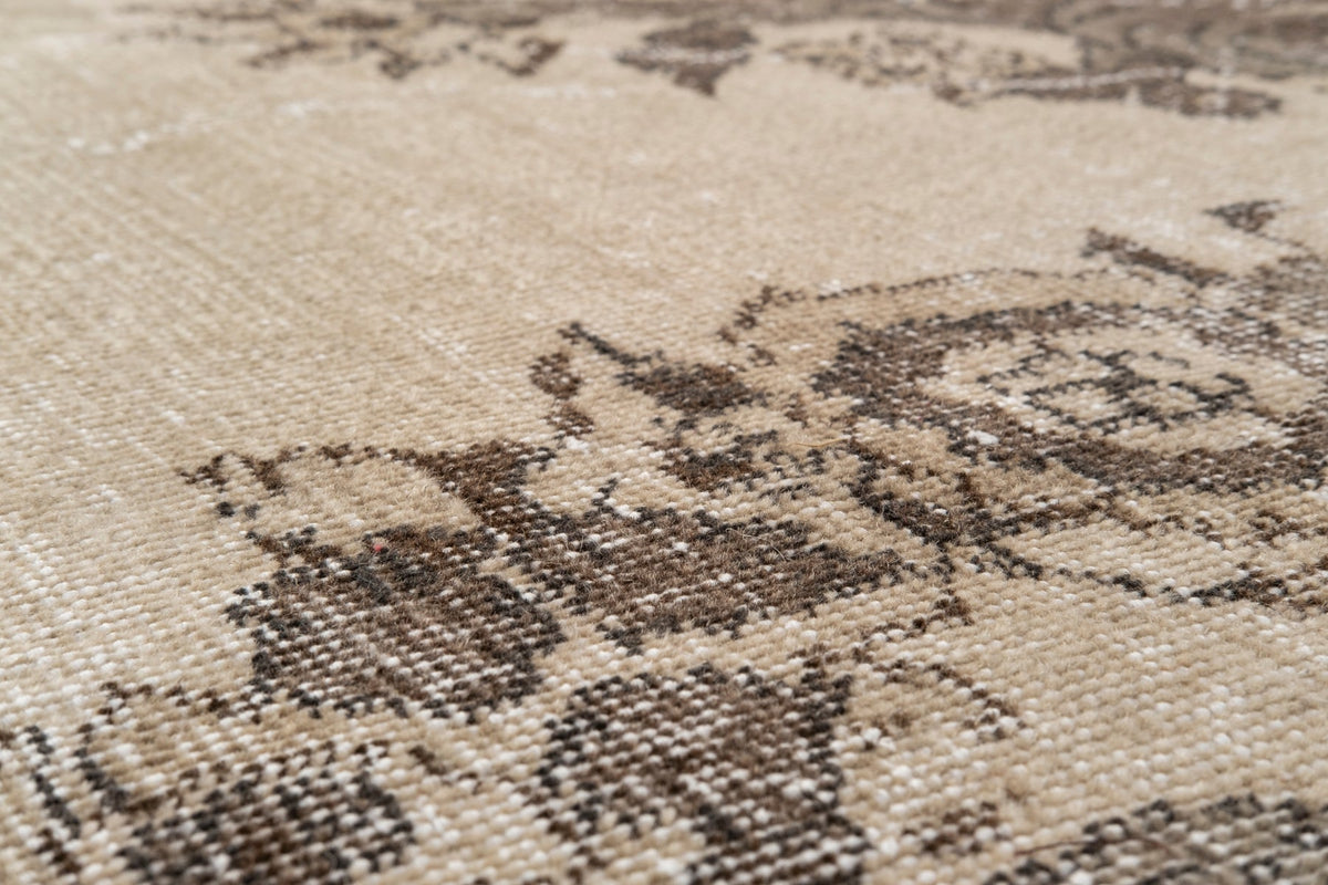 Vintage Distressed Rug Karvia