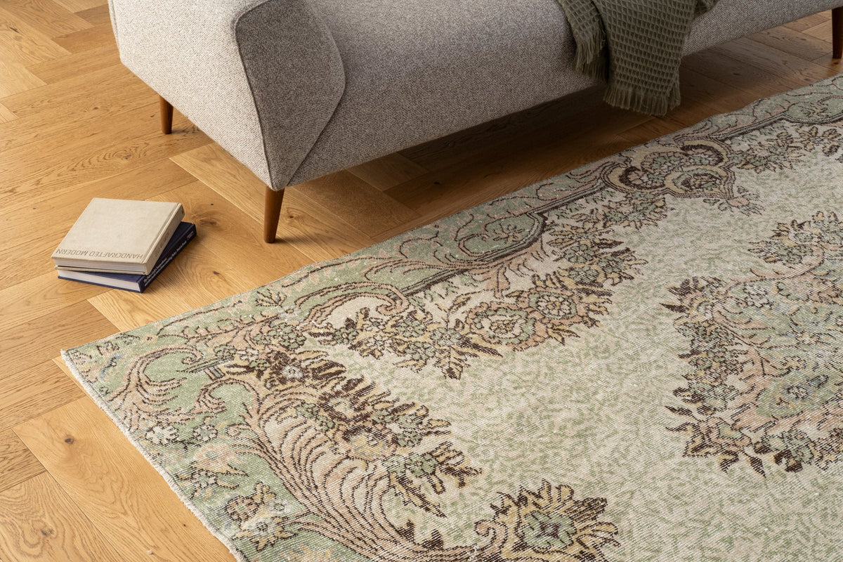 Vintage Distressed Rug Sylrene