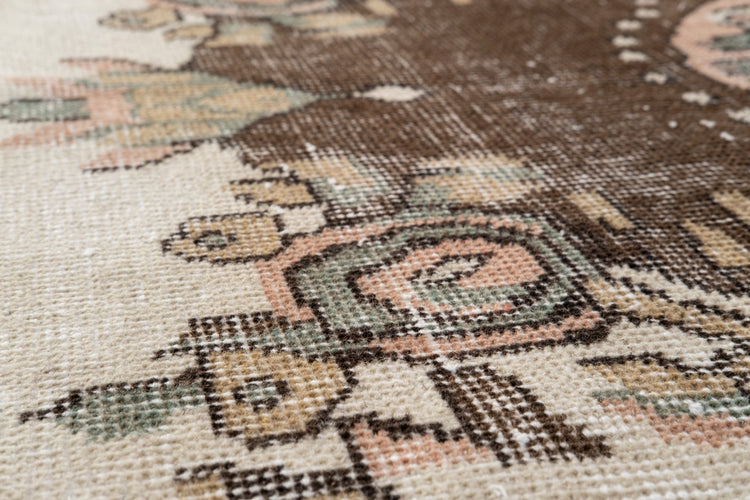 Vintage Distressed Rug Felanir