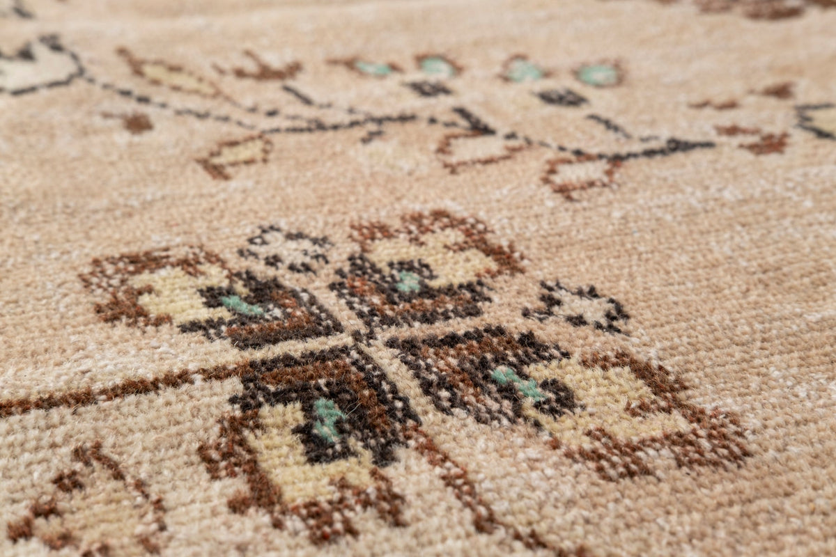 Vintage Distressed Rug Avriena