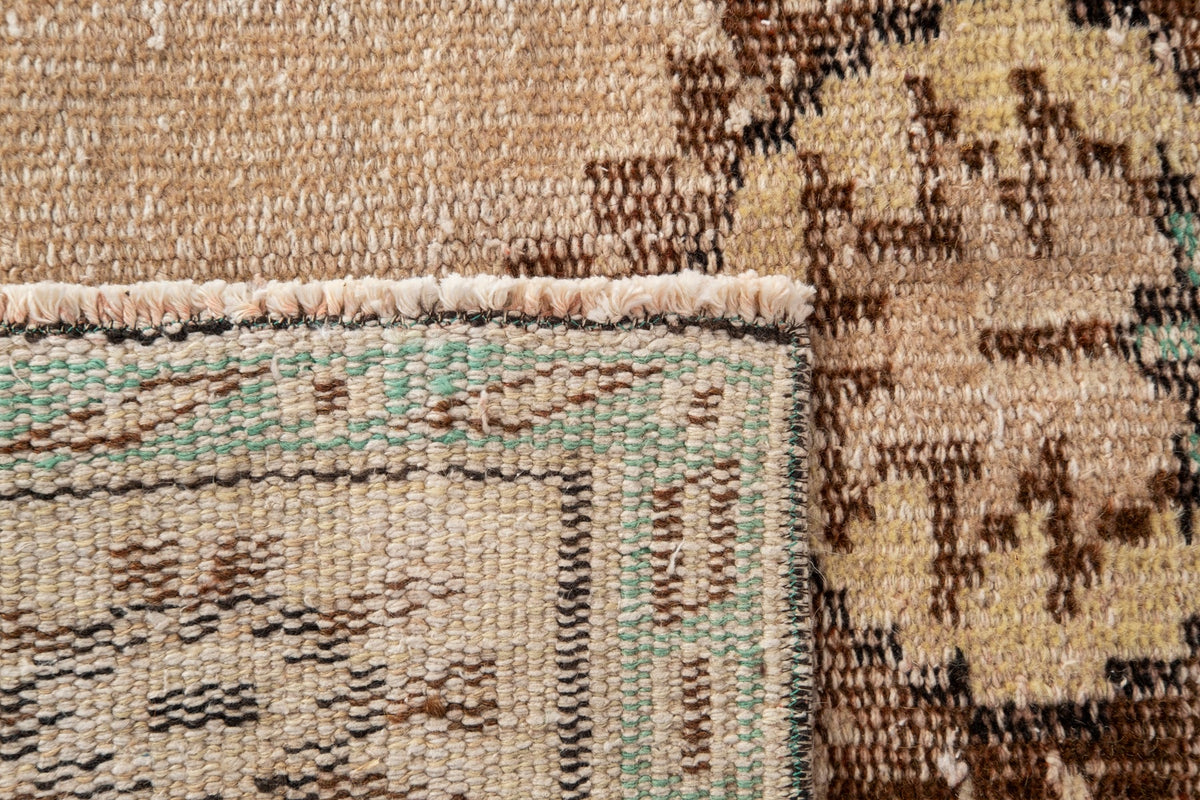 Vintage Distressed Rug Avriena