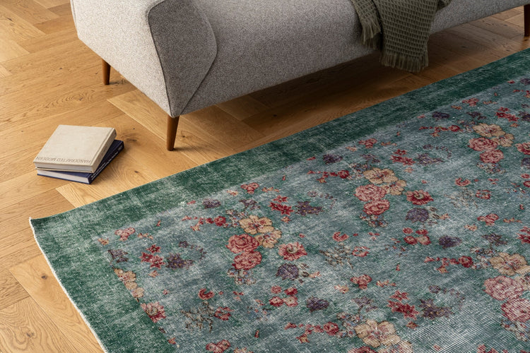 Vintage Distressed Rug Zeliya