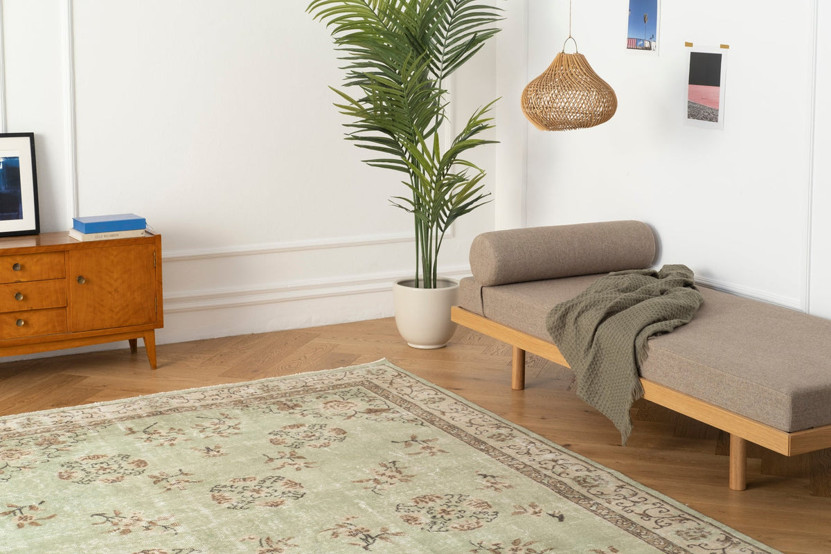 Vintage Distressed Rug Vitan