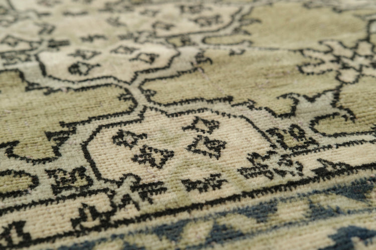 Vintage Distressed Rug Morgann