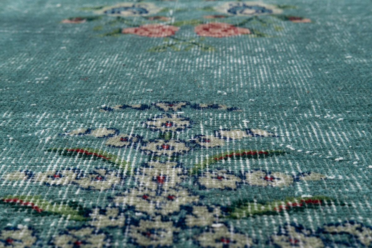 Vintage Distressed Rug Hervin