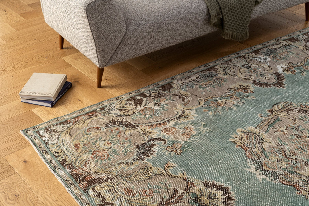 Vintage Distressed Rug Loryven
