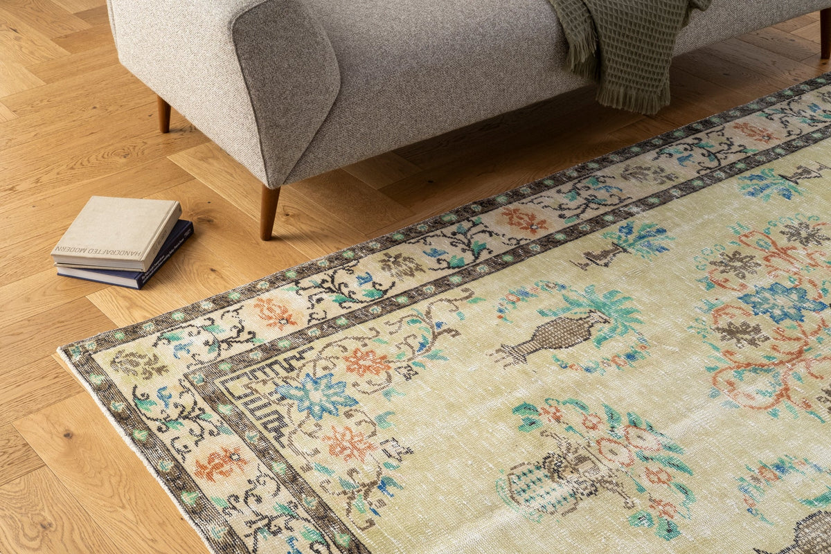 Vintage Distressed Rug Volayne